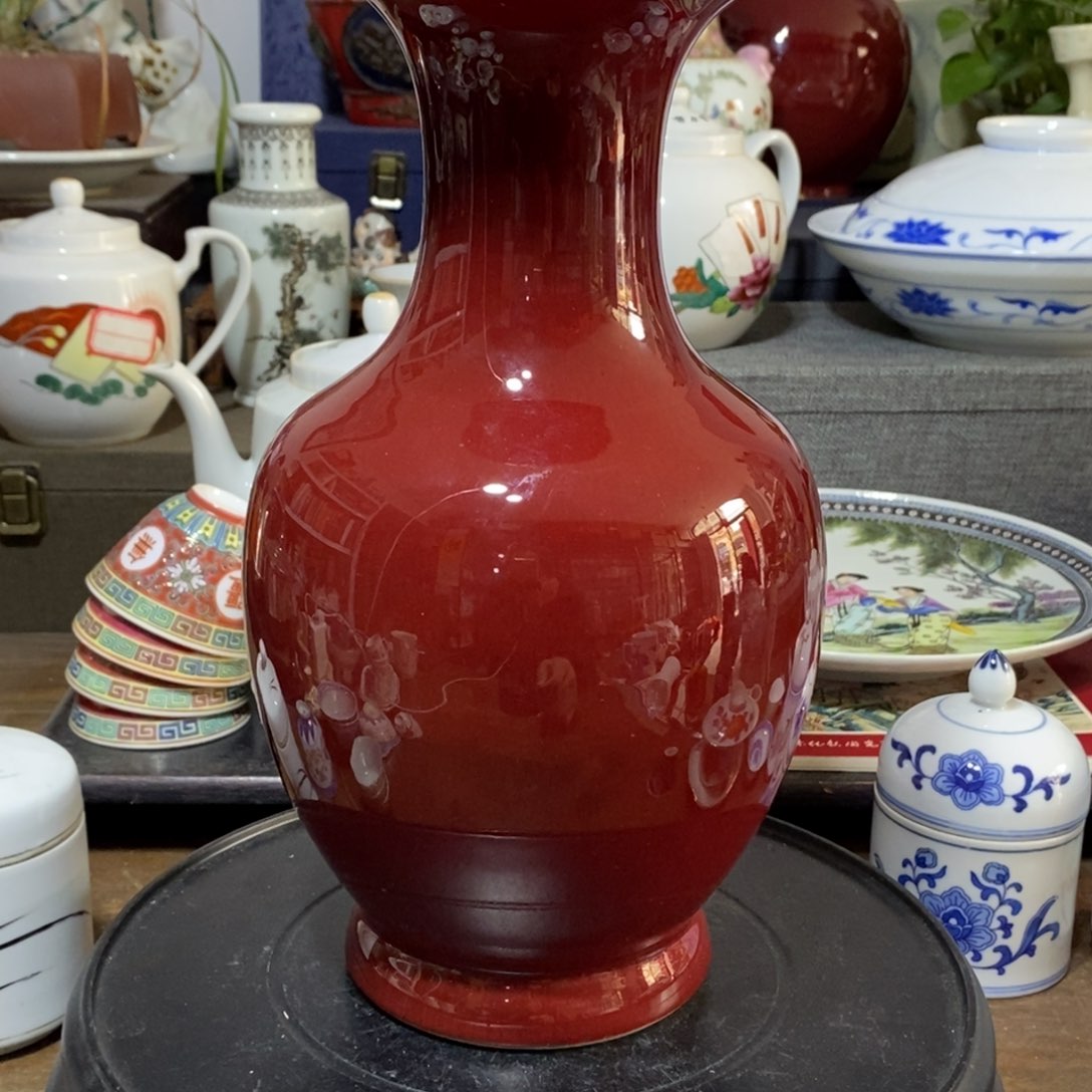 瓷片光*柴窑红油花瓶一只
