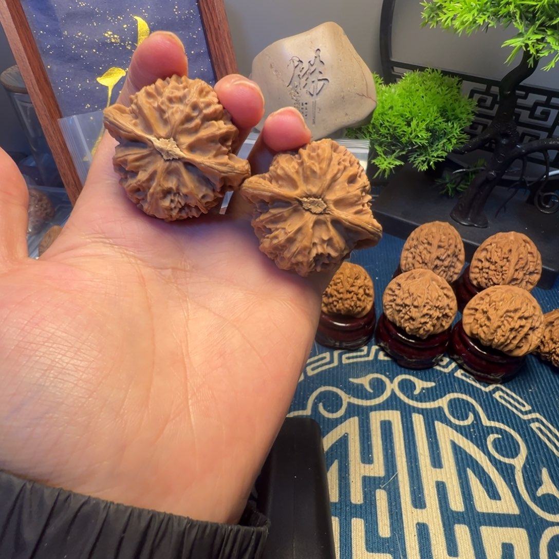 44尺白茬桃心宫灯有磕碰