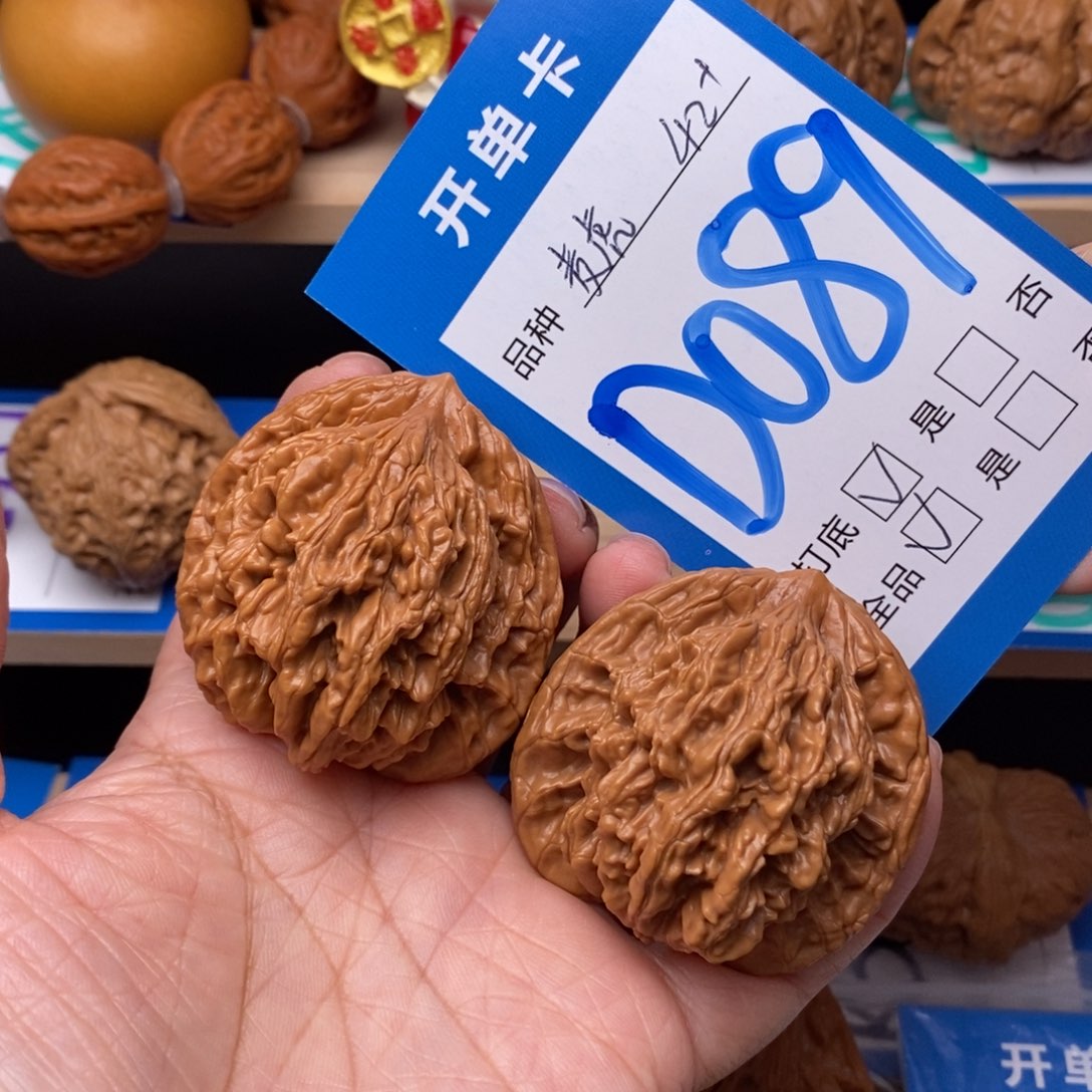 文玩核桃吊坠麦穗虎头