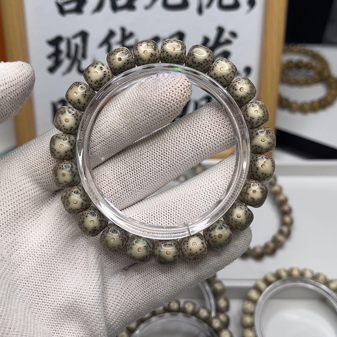 吊坠星月菩提卡10绿包白眼睛