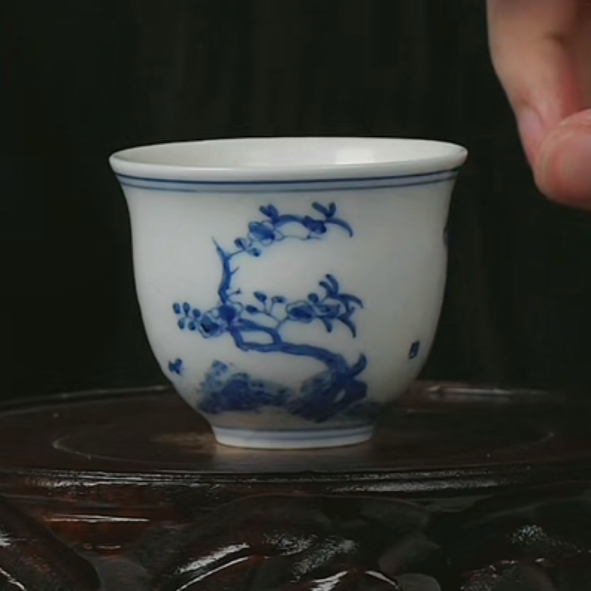 M青花芙蓉花诗题纹杯