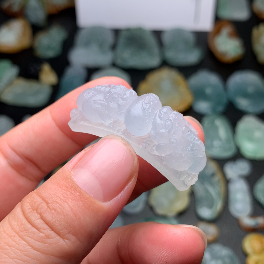 定制翡翠未镶嵌手牌