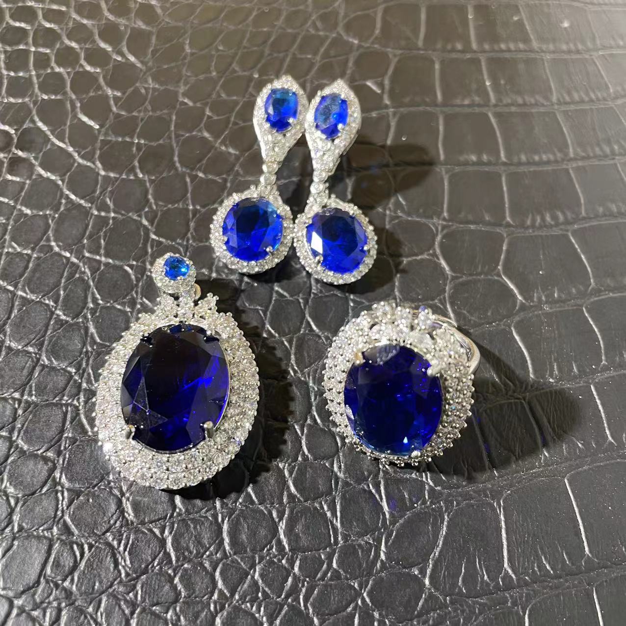 【高端定制】SMA-1168时尚设计吊坠套盒多样性发一件