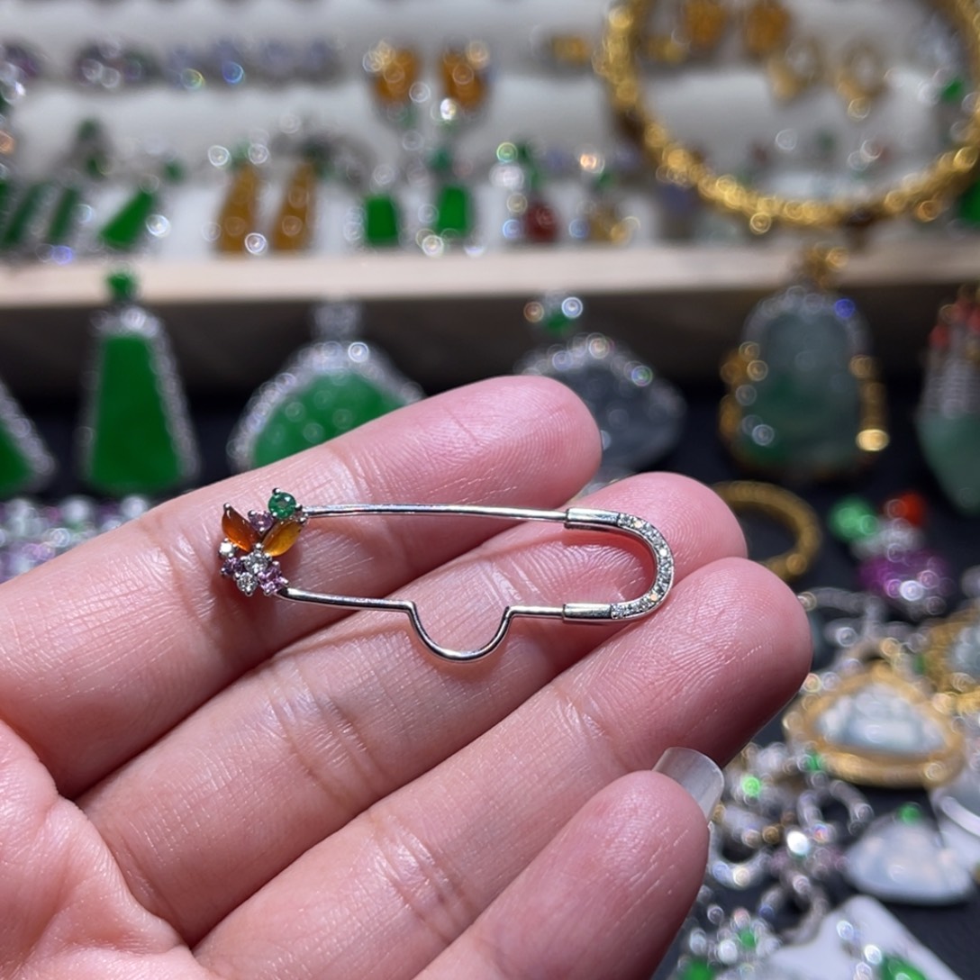 翡翠吊坠(不含链)18K金镶嵌别针