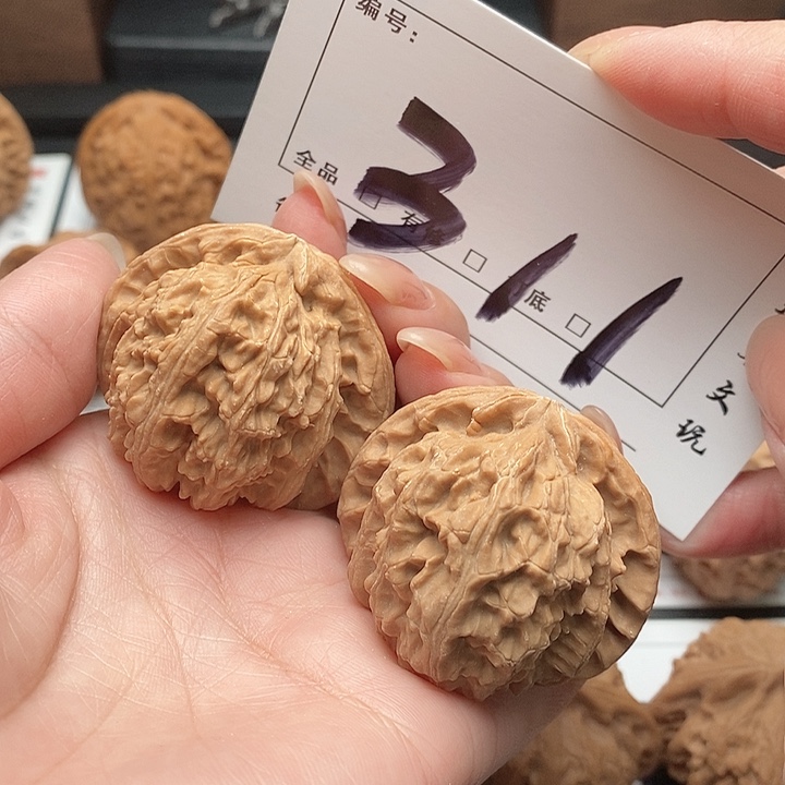 吊坠文玩核桃311号 42尺 白狮子