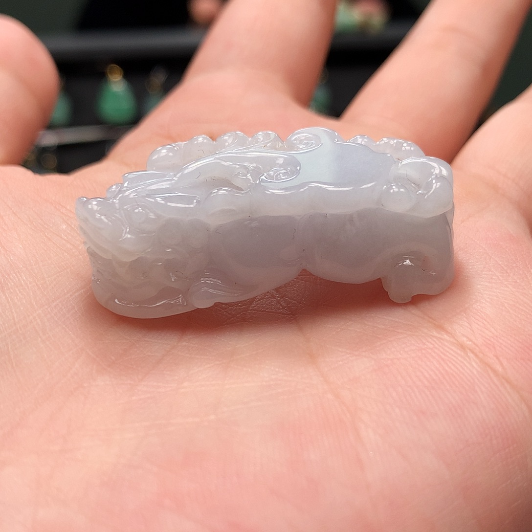 翡翠未镶嵌颈饰貔貅