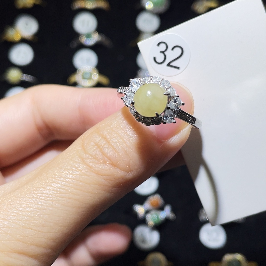 翡翠未镶嵌戒指戒指