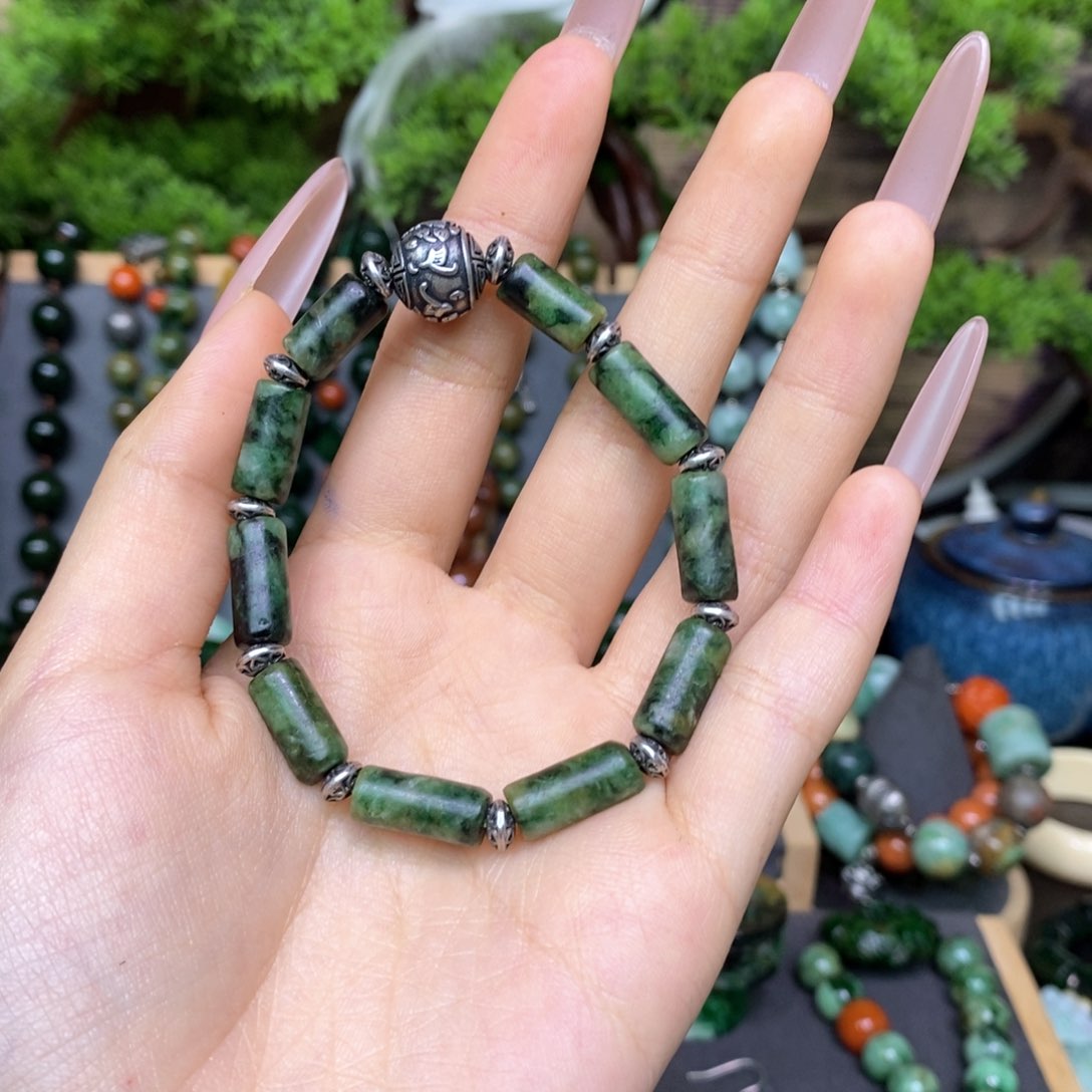 翡翠手链未镶嵌多***）漂亮美眉