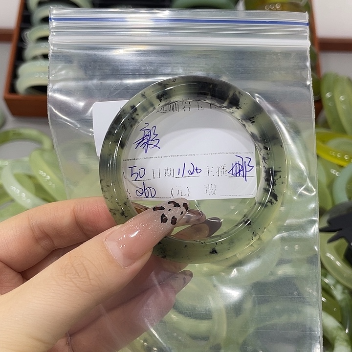 毅***蛇纹石玉未镶嵌手镯