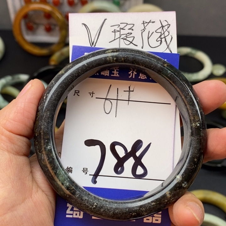 蛇纹石玉手镯未镶嵌