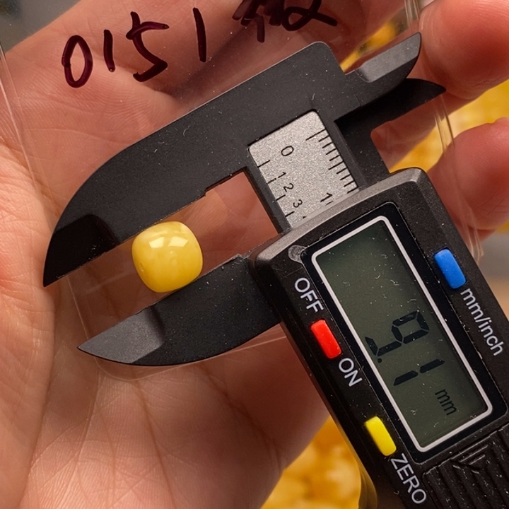 蜜蜡未镶嵌裸石9.1微瑕