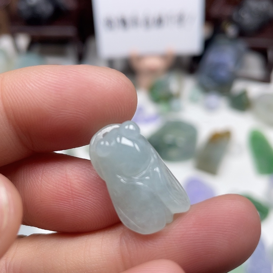 颈饰未镶嵌翡翠蝉