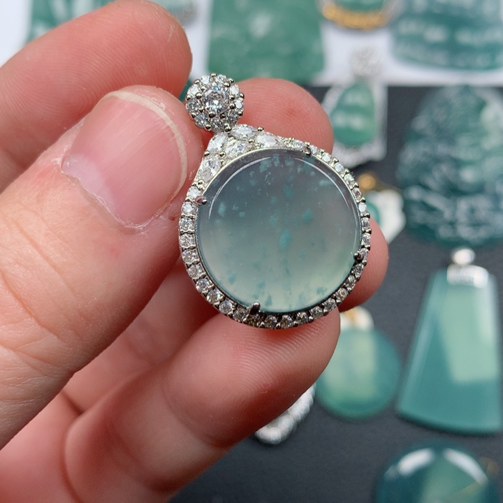 翡翠颈饰未镶嵌翡翠