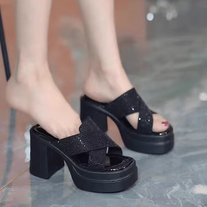 【啄木鸟】粗跟凉拖女时尚简约百搭性感水钻高跟外穿夏季一字拖鞋