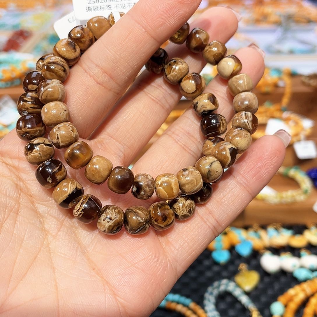 琥珀裸石未镶嵌多样发其一