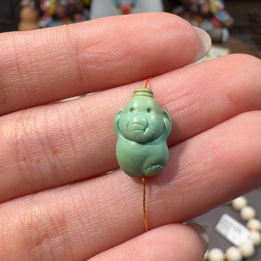 绿松石未镶嵌象神配饰