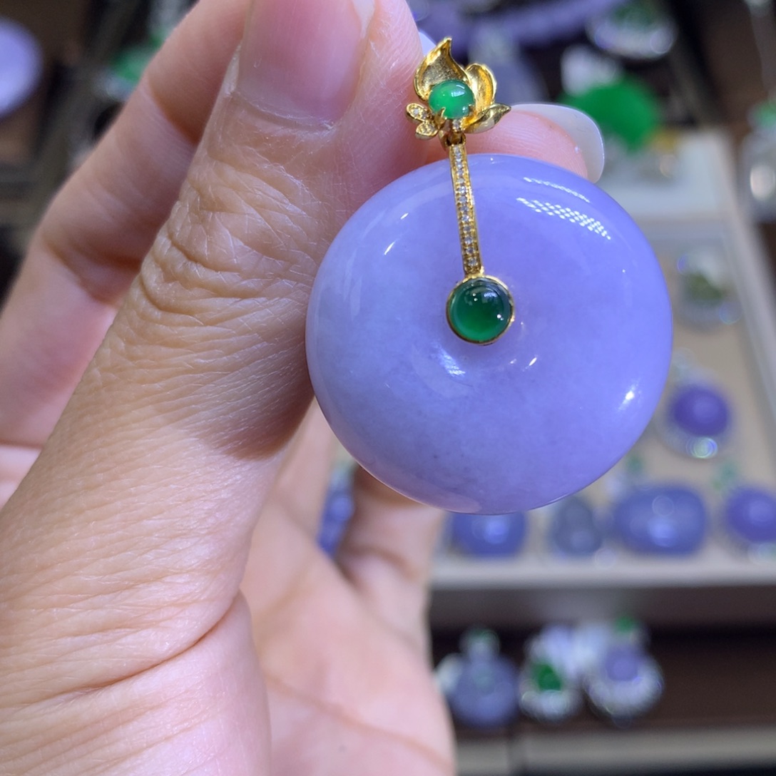 翡翠颈饰18K金镶嵌翡翠