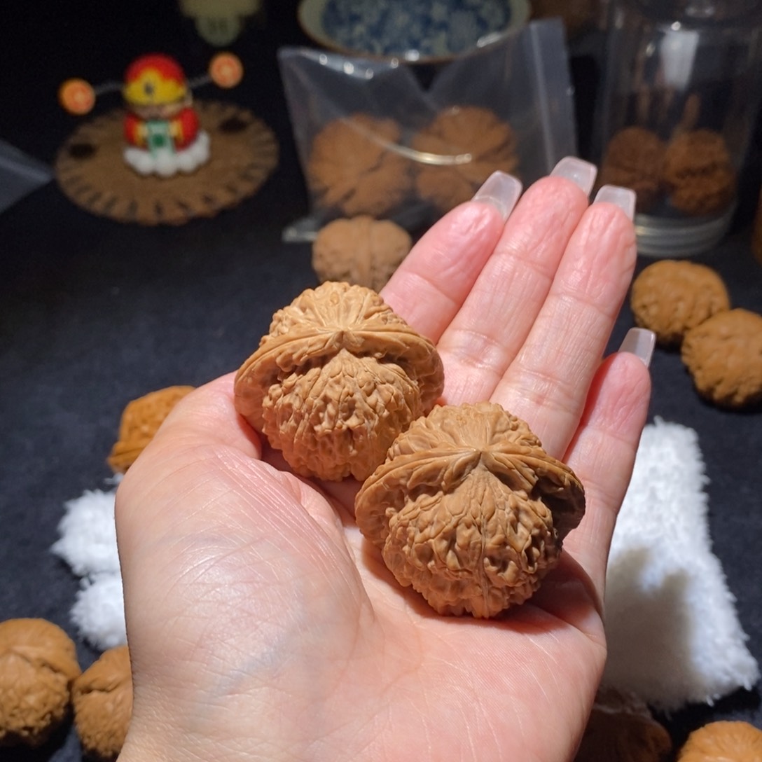 文玩核桃吊坠白狮子42