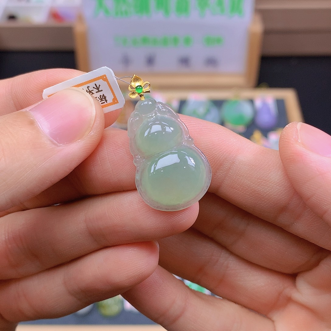 翡翠18K金镶嵌颈饰翡翠