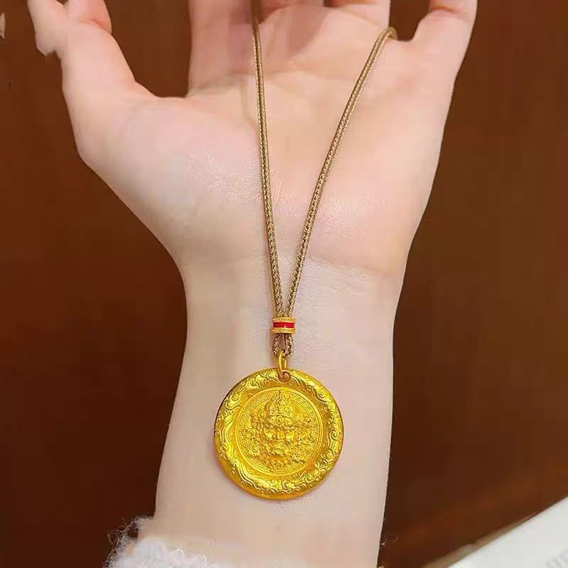   古法錾刻祥云麒麟黄财神圆牌毛衣链