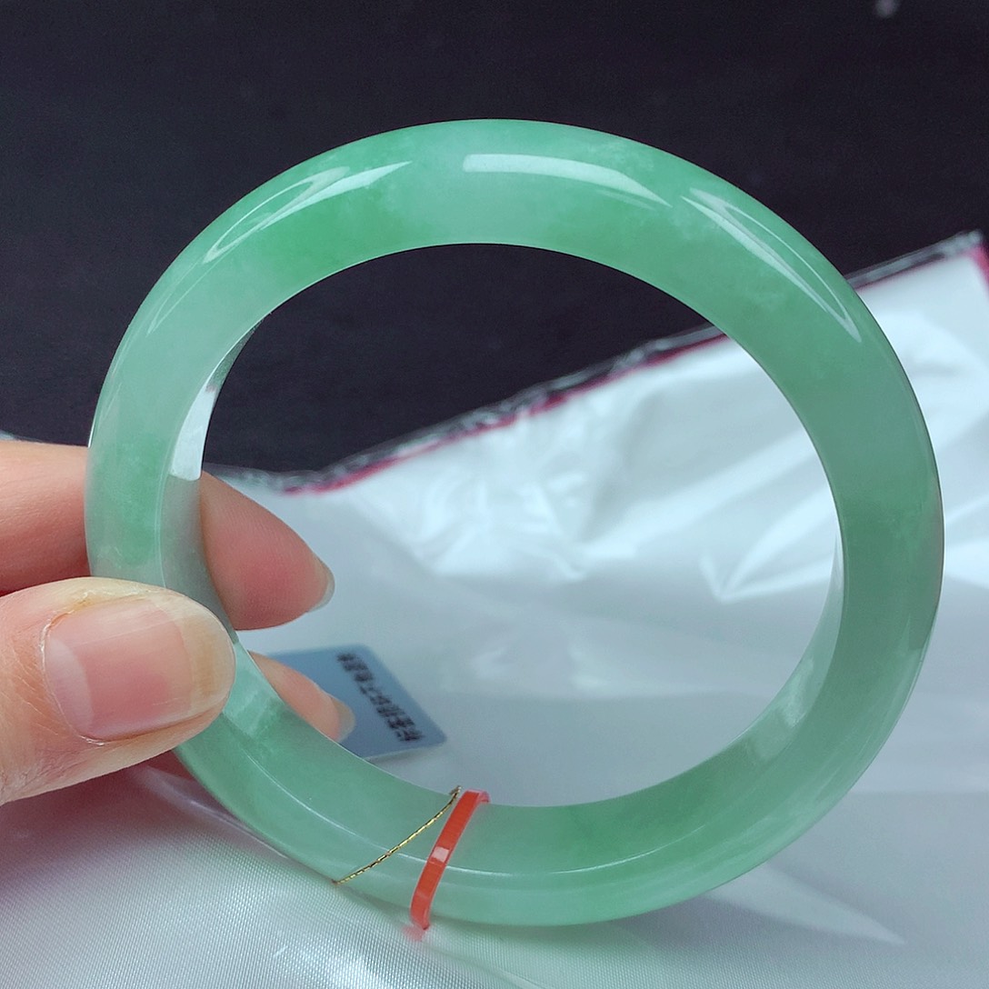 翡翠手镯未镶嵌60.8圈229