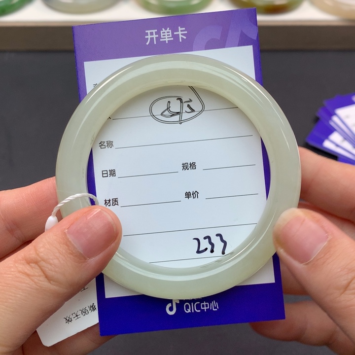 和田玉手镯未镶嵌