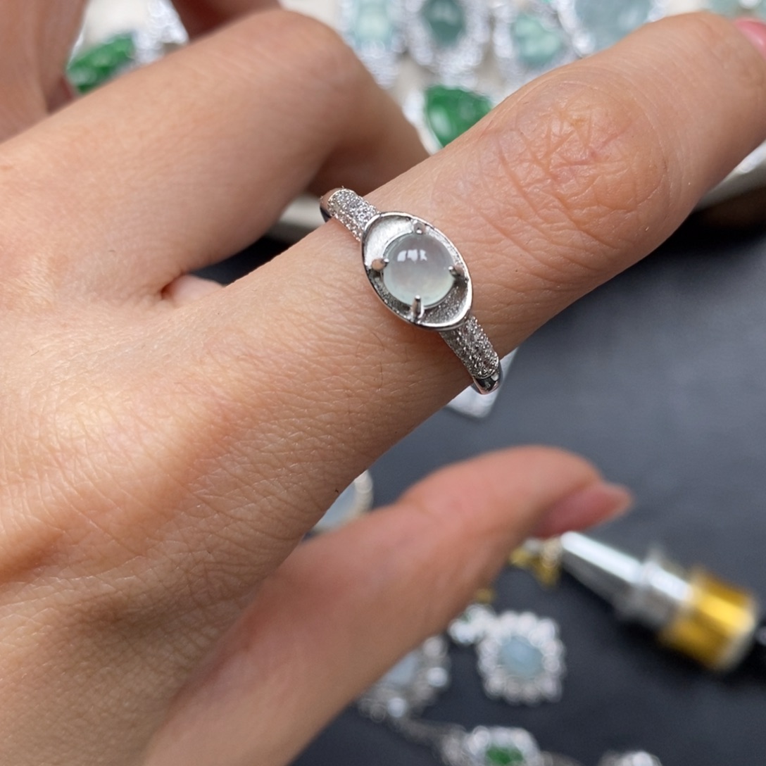 翡翠颈饰未镶嵌翡翠