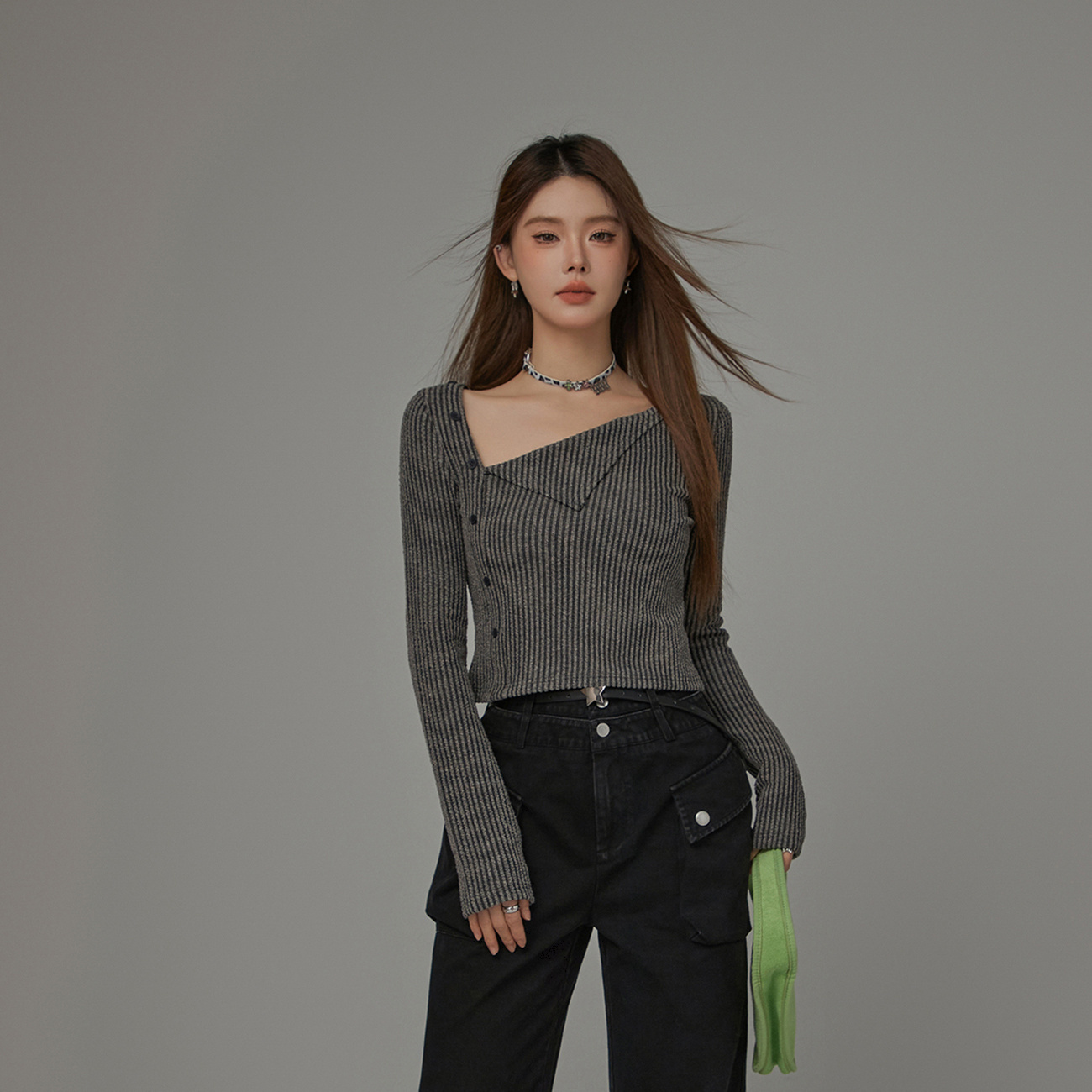 C004【金拐子专属】CHUU条纹爱心刺绣设计不规则休闲风辣妹T恤-F