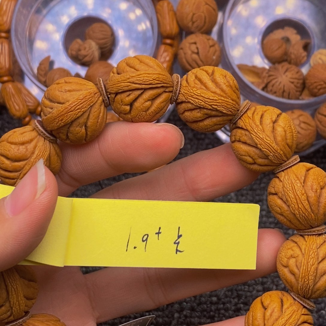 秦岭山脉龙纹桃核。14