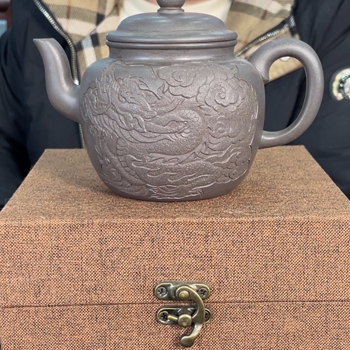 紫砂茶壶怎***字你要努力赚钱买房子结婚呢