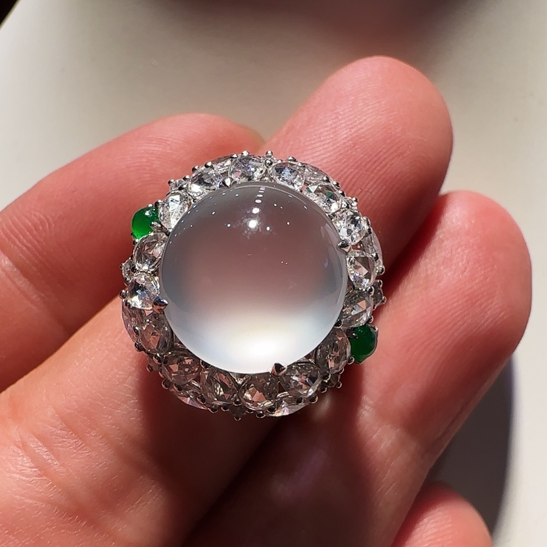 翡翠18K金镶嵌戒指