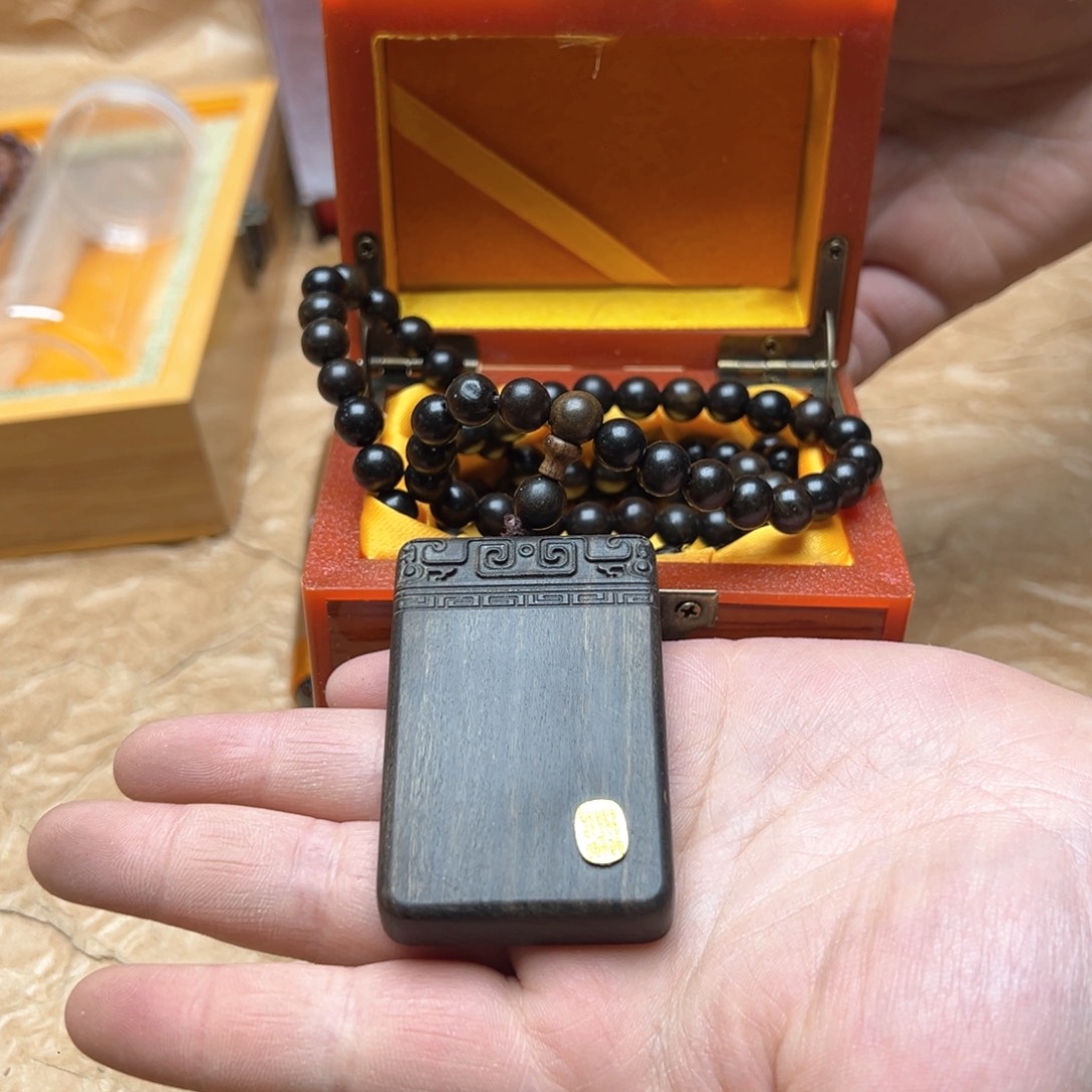 大叶紫檀（黑酸枝木类）