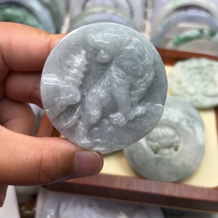 翡翠未镶嵌颈饰老虎吊坠