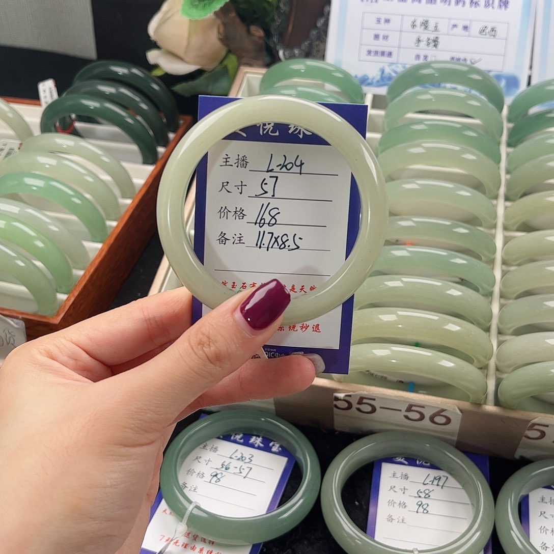 未镶嵌手镯石英质玉?****莉