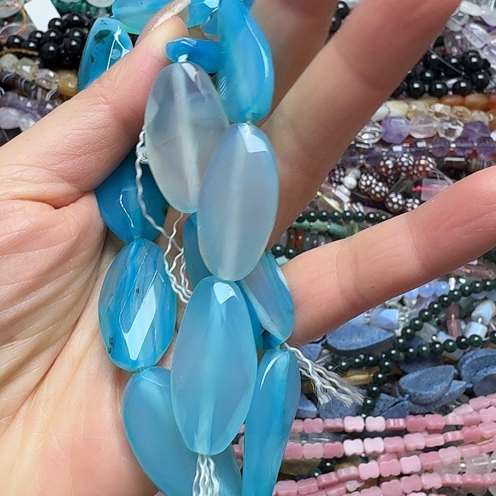 玛瑙/玉髓未镶嵌珠宝半成品一条14x27m蓝玛瑙扭形