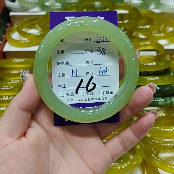 淡***水岫玉未镶嵌手镯拍一发一