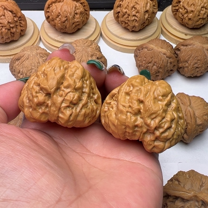 文玩核桃吊坠芳芳42蛤蟆头