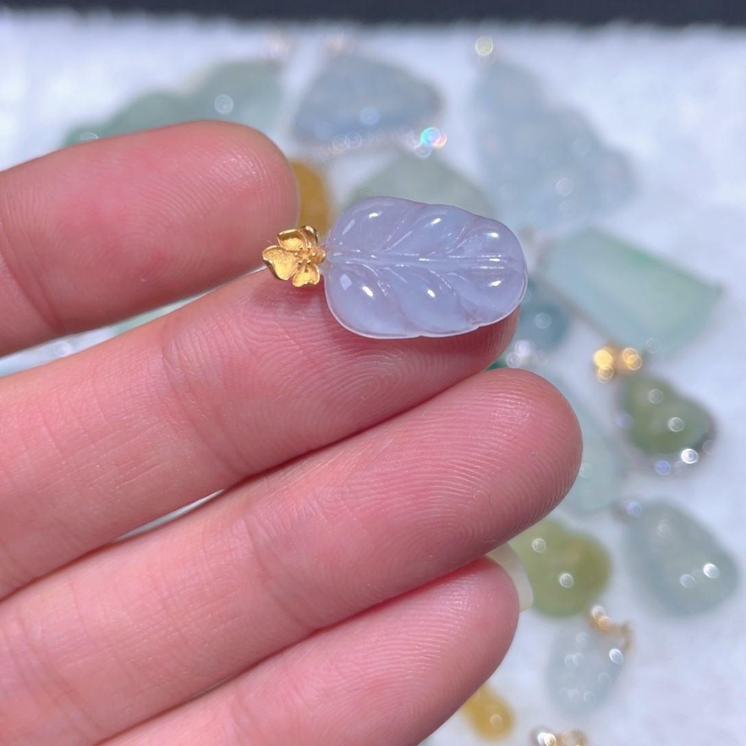 翡翠18K金镶嵌颈饰翡翠