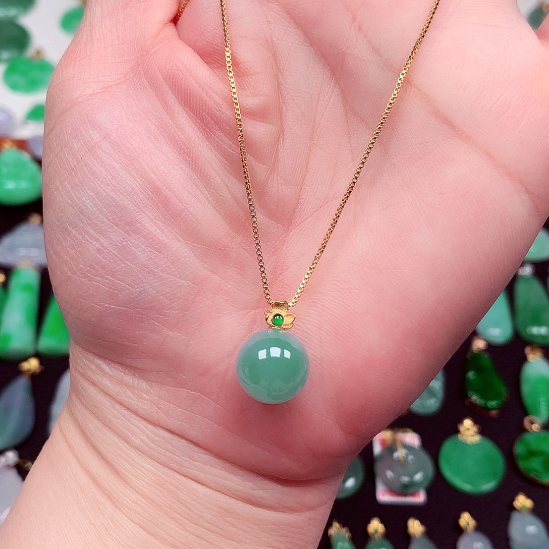 翡翠18K金镶嵌颈饰