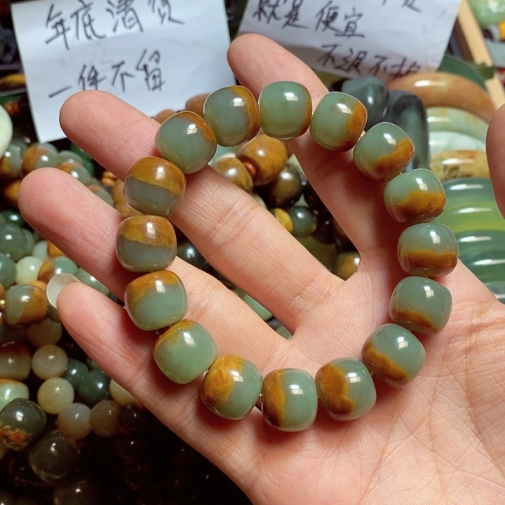 岫岩河磨玉（透闪石质玉）颈饰未镶嵌