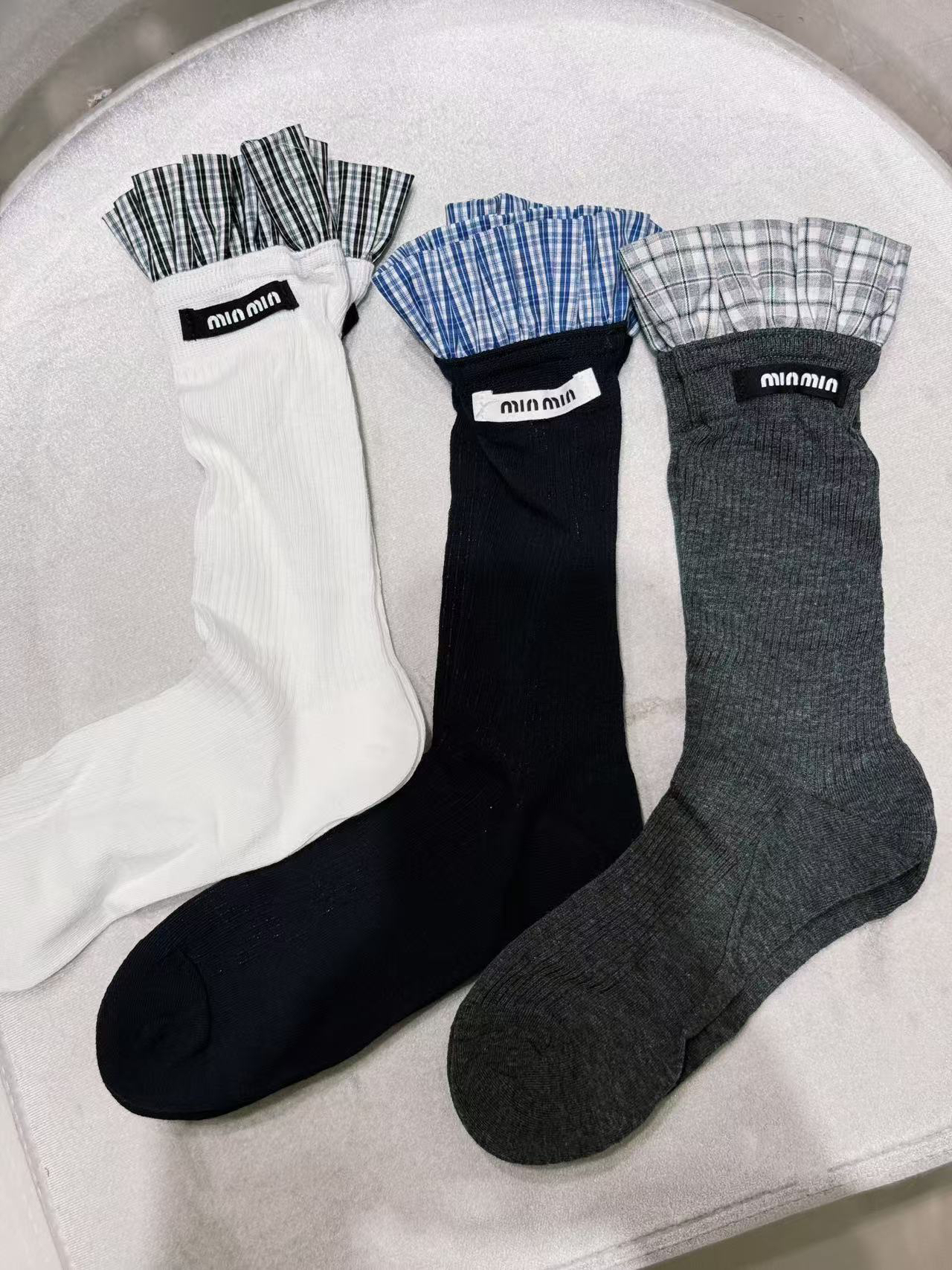 双色格子拼接中筒袜