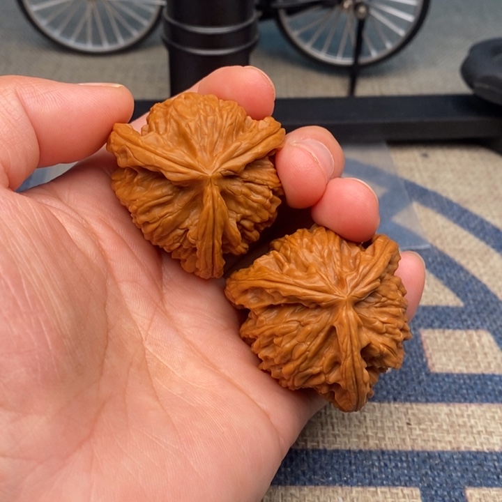 吊坠文玩核桃释***三棱