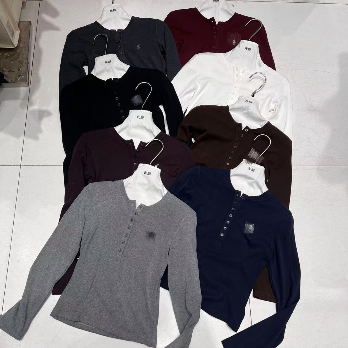 小马刺绣纽扣长袖修身型T恤insV领常规韩版慕是斯绒衫