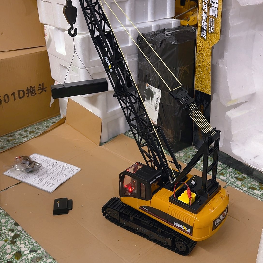 吧***唧履带吊遥控冒烟装载机玩具