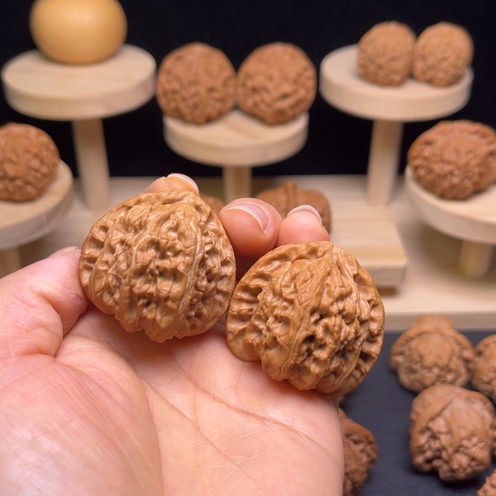 文玩核桃吊坠38白狮子