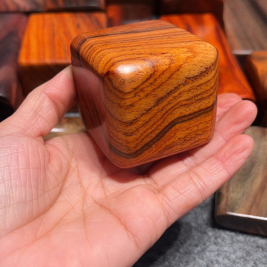 我***看交趾黄檀（大红酸枝）