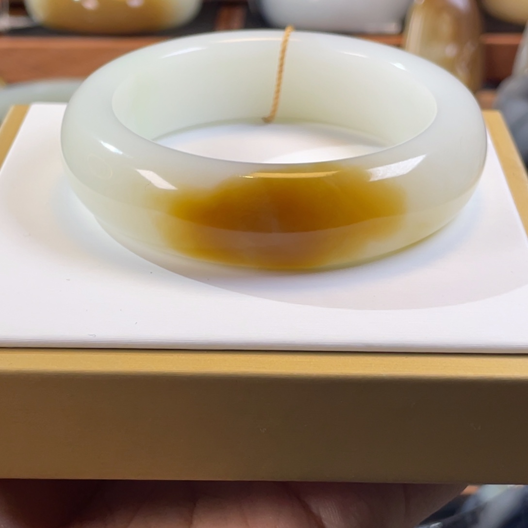 和田玉未镶嵌手镯