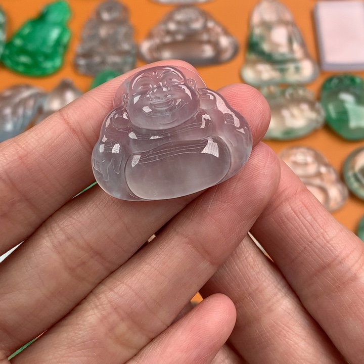 翡翠挂件未镶嵌…..