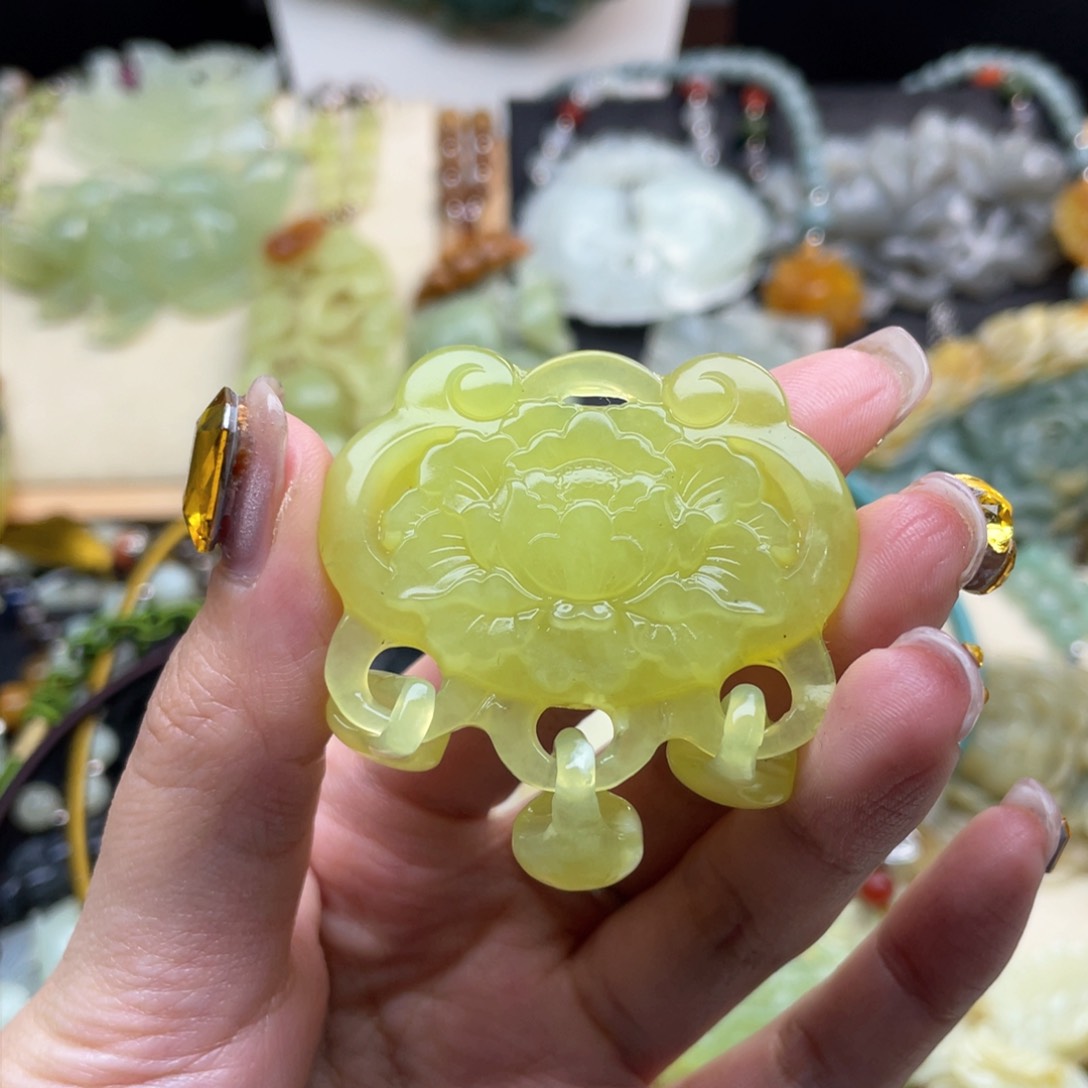 蛇纹石玉颈饰未镶嵌婉*