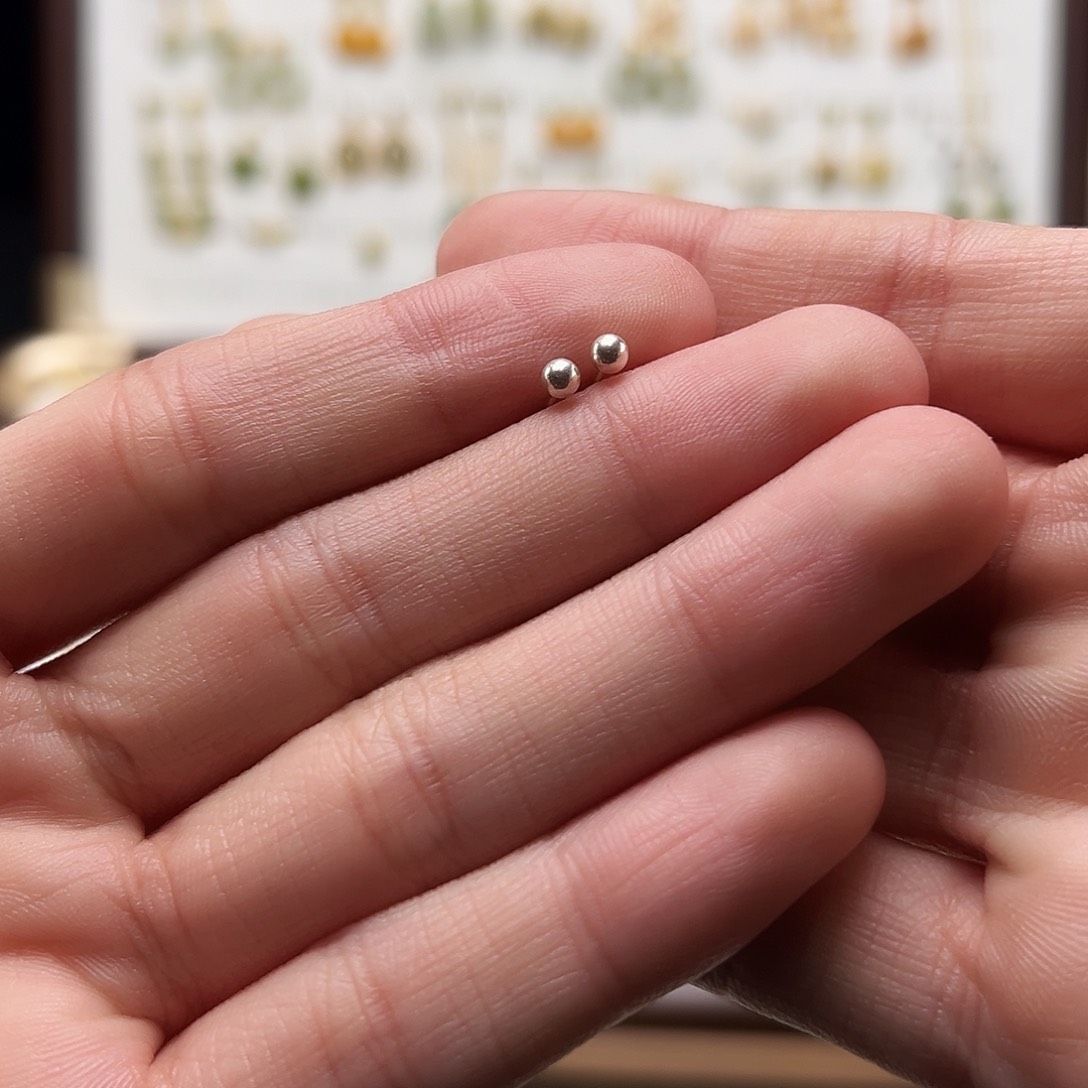 银S925镶嵌和田玉耳饰咖***糖